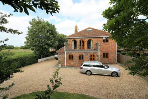 Havant Road, Hayling Island PO11 5 bed detached house for sale