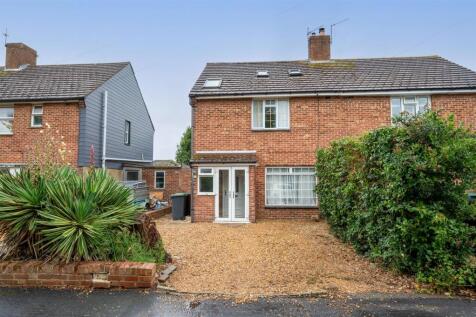Ilex Walk, Hayling Island PO11 3 bed semi