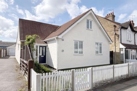 Beeches Road, Farnham Common 3 bed detached house for sale
