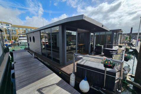 2 bedroom house boat for sale