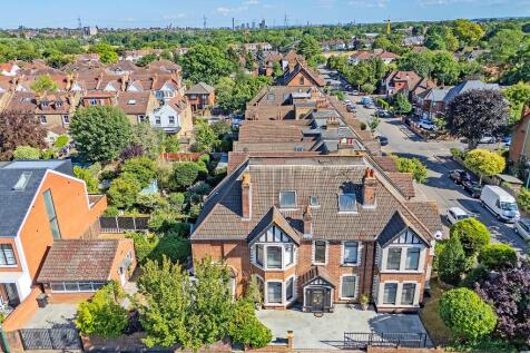 6 bedroom semi-detached house for sale