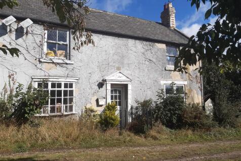 4 bedroom end of terrace house for sale