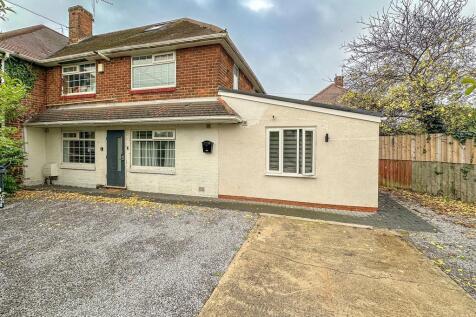 6 bedroom end of terrace house for sale