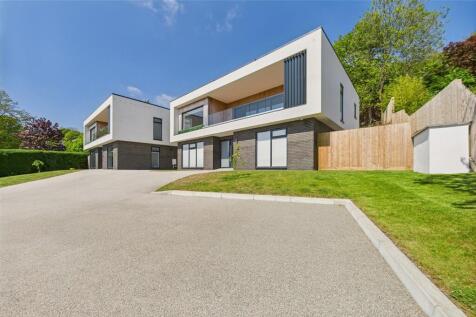 Dover Road, Folkestone 3 bed detached house for sale
