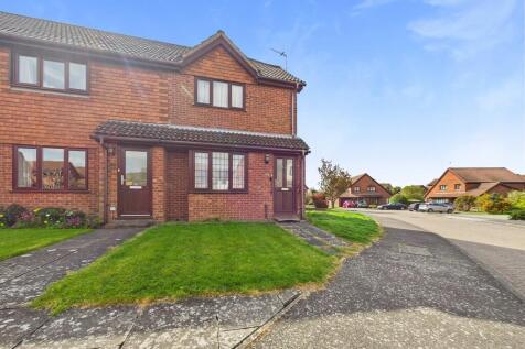 Middlemead, Folkestone 2 bed end of terrace house for sale
