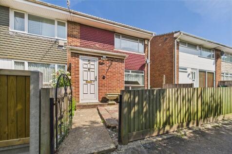 Sugarloaf Walk, Folkestone 2 bed terraced house for sale