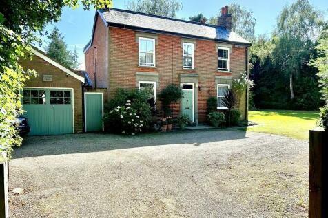 5 bedroom detached house for sale