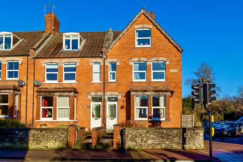 5 bedroom semi-detached house for sale