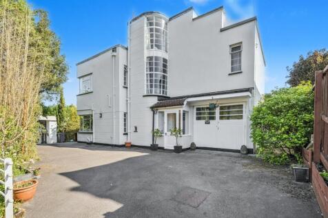 Central Wells 4 bed detached house for sale