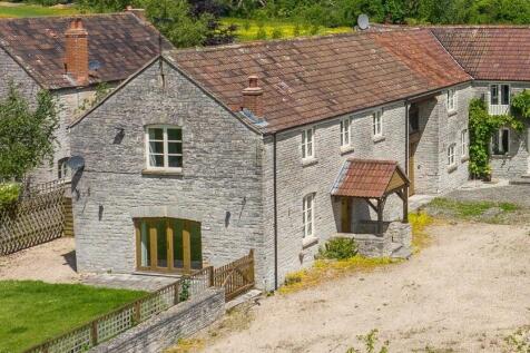 Quiet hamlet between Wells and Castle... 5 bed semi