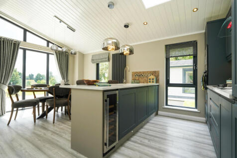 Faringdon, Oxfordshire, SN7 4 bed lodge for sale