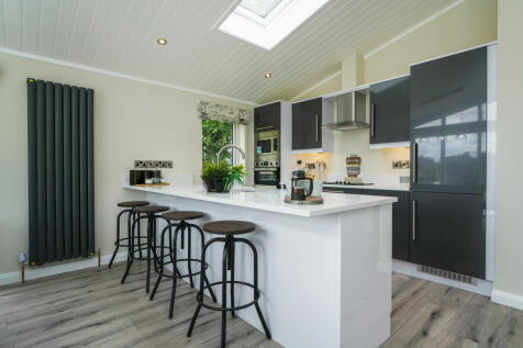 Faringdon, Oxfordshire, SN7 4 bed lodge for sale