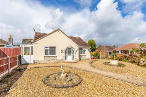 Plassey Crescent, Bournemouth BH10 3 bed detached bungalow for sale