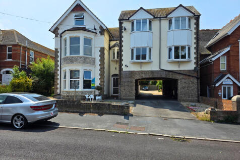 Glendinning Avenue, Weymouth 2 bed apartment for sale