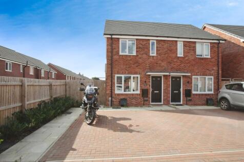 2 bedroom semi-detached house for sale