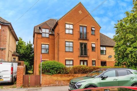 2 bedroom ground floor flat for sale