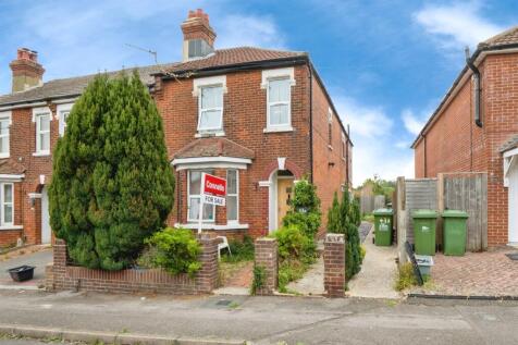 2 bedroom maisonette for sale