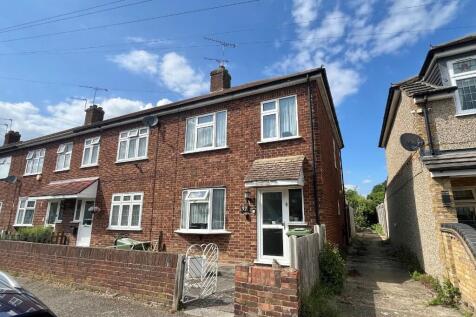 Wolseley Road, Romford 3 bed end of terrace house for sale