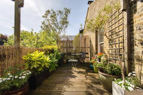 Chamberlayne Road, Kensal Rise... 3 bed maisonette for sale