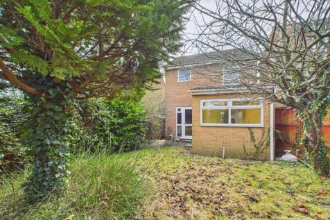 3 bedroom link detached house for sale