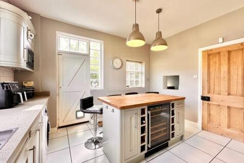 4 bedroom semi-detached house for sale