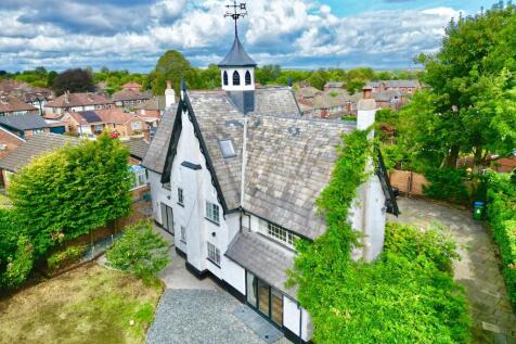 Broadway, Trafford M33 6 bed detached house for sale