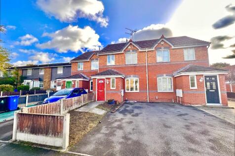 Haydock Avenue, Trafford M33 3 bed terraced house for sale