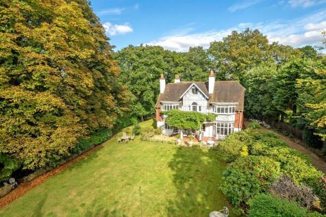 6 bedroom detached house for sale