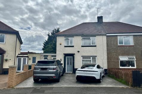 3 bedroom semi-detached house for sale