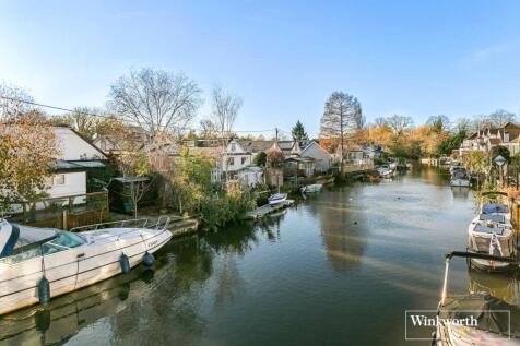 Sunbury Court Island... 3 bed detached house for sale