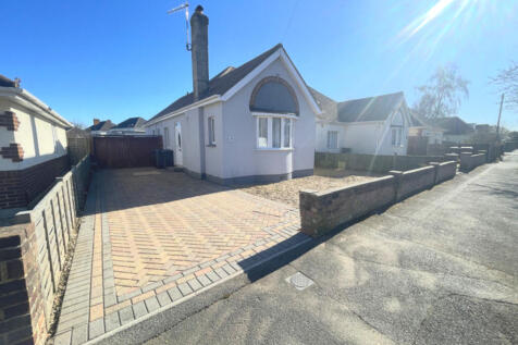 Weymans Avenue, Bournemouth, BH10 7 3 bed semi