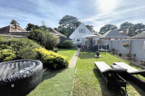 Francis Avenue, Bournemouth, BH11 8 2 bed chalet for sale