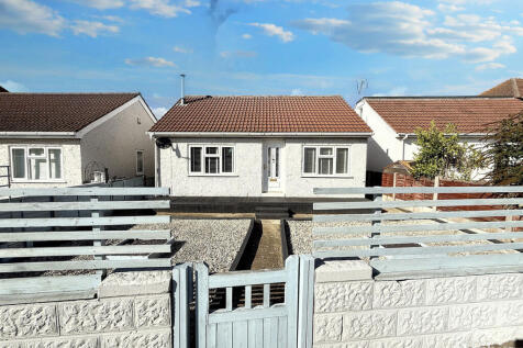 Columbia Road, Bournemouth, BH10 4 2 bed bungalow for sale