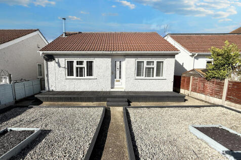 Columbia Road, Bournemouth, BH10 4 2 bed bungalow for sale