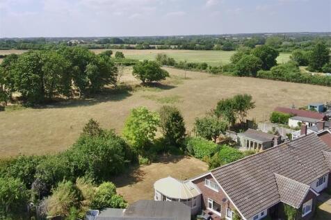 Mayfield Road, Writtle, Chelmsford 3 bed semi