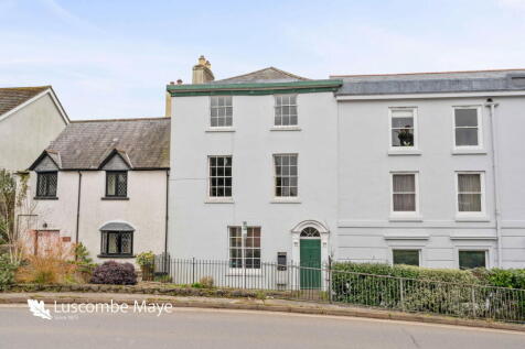 4 bedroom terraced house for sale