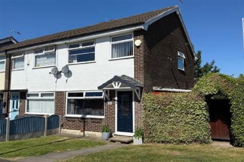 The Links, Manchester 3 bed cluster house for sale