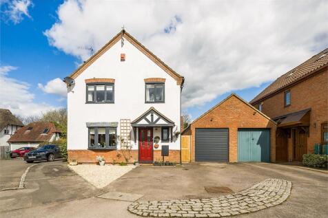 Dudley Close, North Marston... 4 bed detached house for sale