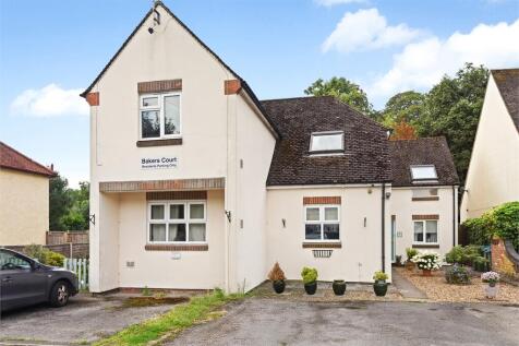 Baker Street, Waddesdon... 2 bed ground floor flat for sale