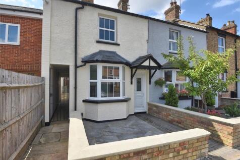 High Street, Waddesdon, Buckinghamshire. 2 bed semi