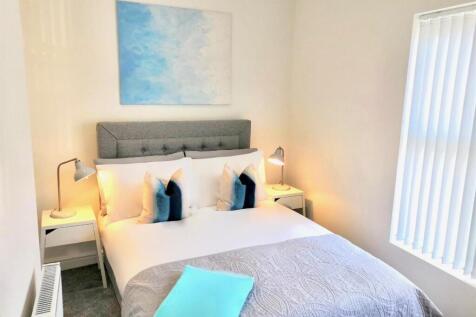 6 bedroom end of terrace house for sale