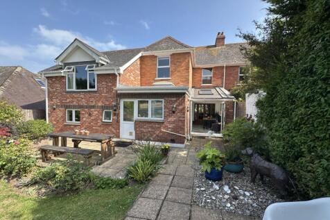 5 bedroom semi-detached house for sale