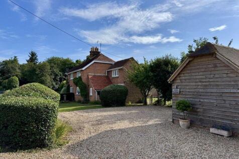 Lordings Road, Billingshurst 3 bed semi