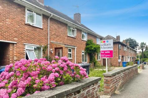 5 bedroom terraced house for sale