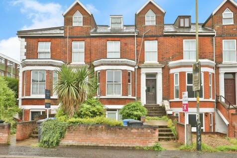 Studio flat for sale