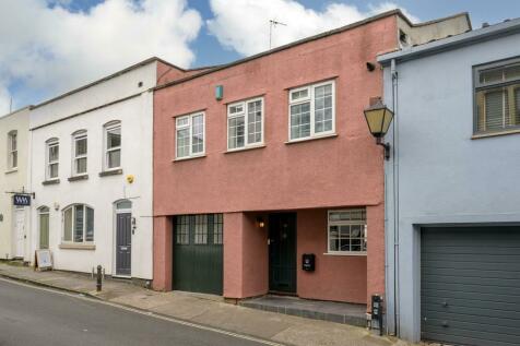 3 bedroom mews property for sale