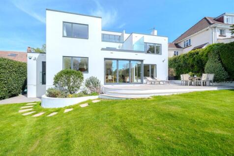 6 bedroom detached house for sale