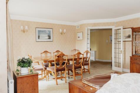 Batts Hill, Reigate 3 bed apartment for sale