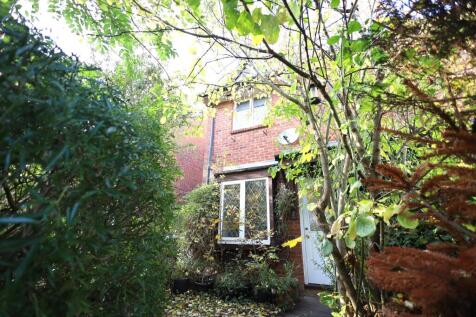 2 Cowslips, Hertfordshire, AL7 2JJ 1 bed semi
