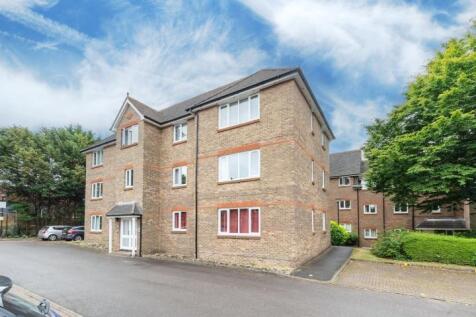 Granville Place, Elm Park Road... 2 bed flat for sale